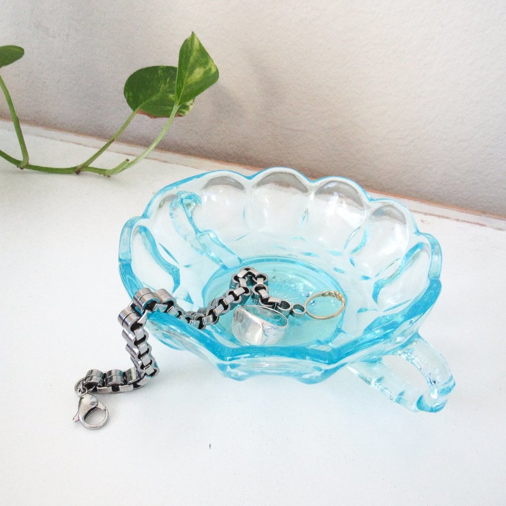 VINTAGE Blue Glass Dish Decorative Glass Art Trinket Jewelry Bowl Collectable